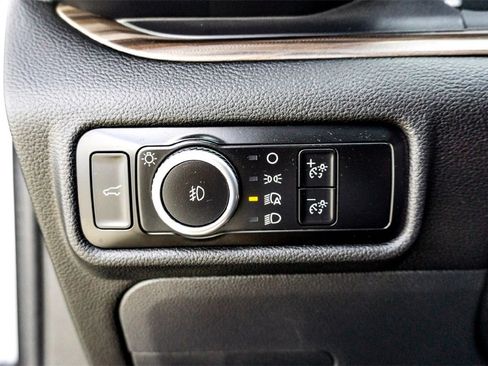 Used 2024 Ford Explorer Limited image 16