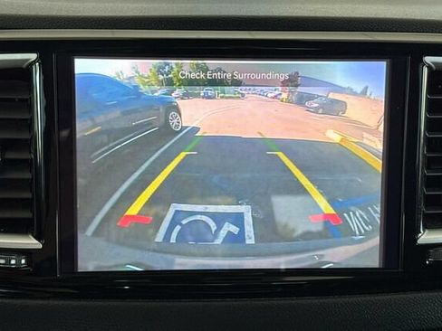 Used 2022 Chrysler Pacifica Touring-L FWD image 17