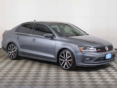 Used 2017 Volkswagen Jetta GLI image 2