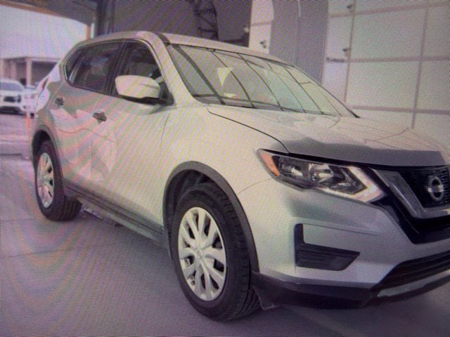 Used 2017 Nissan Rogue S FWD image 12