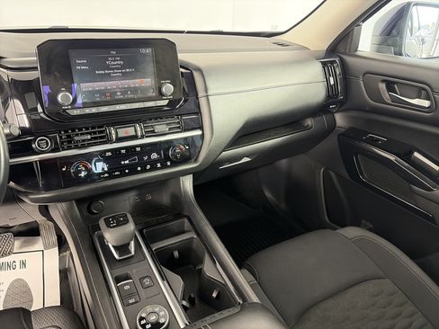 Used 2022 Nissan Pathfinder SV w/ SV Premium Package AWD/4WD image 4