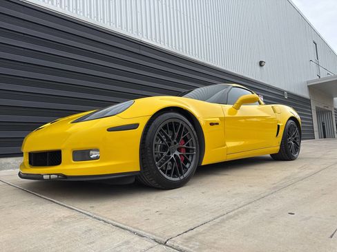 Used 2009 Chevrolet Corvette Z06 RWD image 3