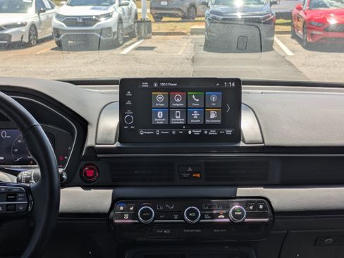 Used 2025 Honda Pilot Elite image 26