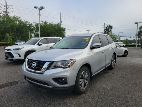Used 2017 Nissan Pathfinder SL w/ Trailer Tow Package FWD image 30