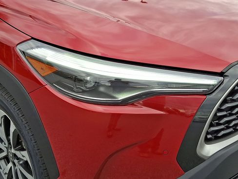 Certified 2022 Toyota Corolla Cross XLE image 10