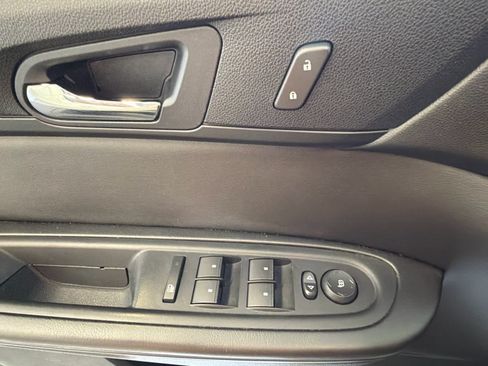 Used 2017 Chevrolet Traverse LT w/ Style and Technology Package FWD image 17