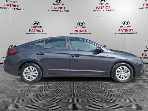 Used 2020 Hyundai Elantra SE w/ Cargo Package (C1) FWD image 2
