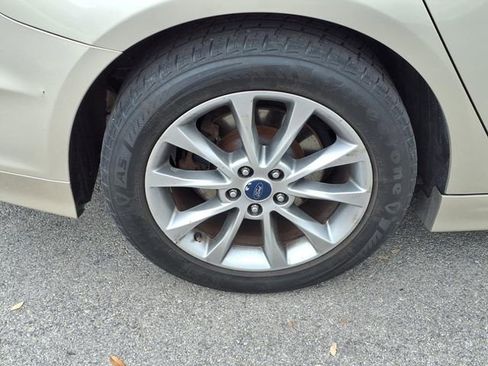 Used 2017 Ford Fusion SE FWD image 8