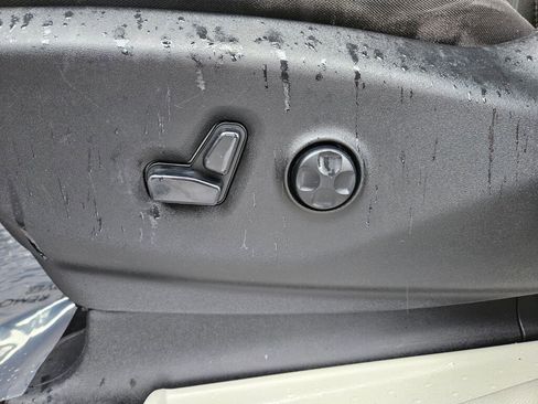 Used 2020 Chrysler Pacifica Touring image 26