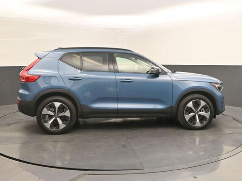 Certified 2023 Volvo XC40 B5 Plus w/ Climate Package AWD/4WD image 8