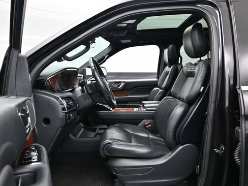 Used 2024 Lincoln Navigator Premiere AWD/4WD image 19