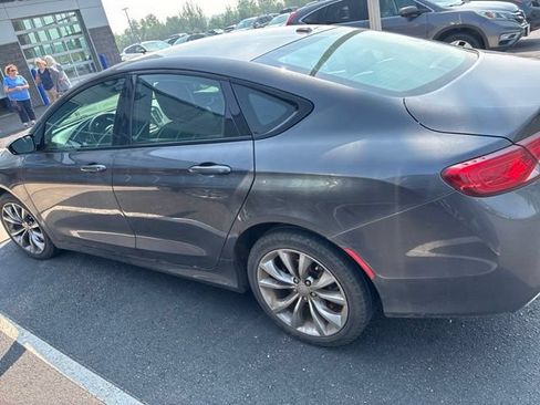 Used 2015 Chrysler 200 S FWD image 9