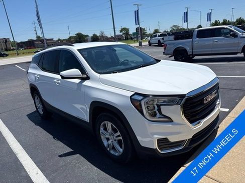 Used 2022 GMC Terrain SLE FWD image 3