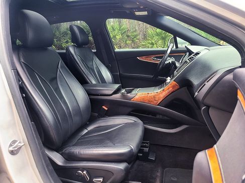 Used 2017 Lincoln MKX Reserve image 16