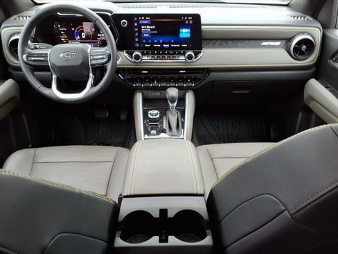 Used 2024 Chevrolet Colorado ZR2 w/ ZR2 Convenience Package III image 9