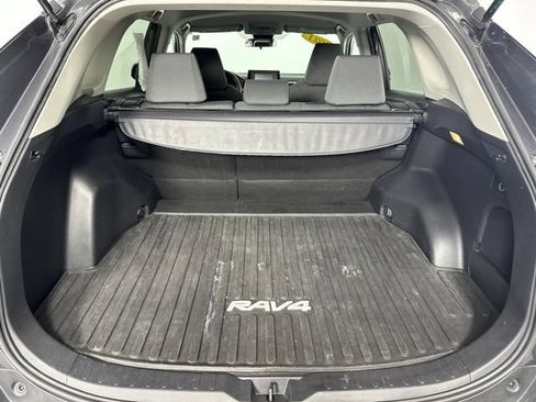 Used 2021 Toyota RAV4 XLE AWD/4WD image 29