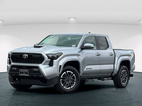 Used 2024 Toyota Tacoma TRD Sport AWD/4WD image 2