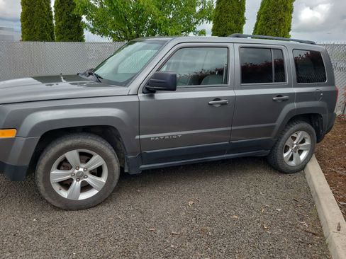 Used 2012 Jeep Patriot Latitude w/ Sun/Sound Group image 2