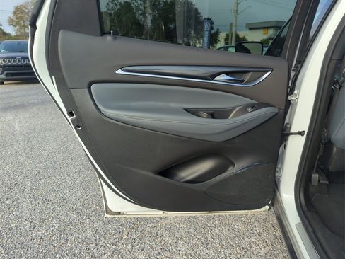 Used 2024 Buick Enclave Premium image 28