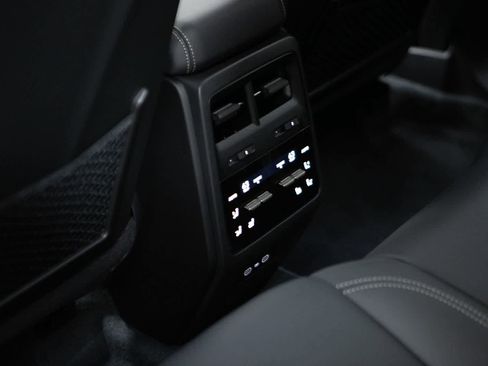 New 2026 Porsche Macan Turbo Electric image 36