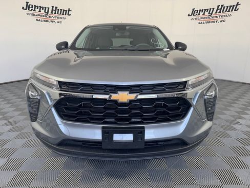 Used 2026 Chevrolet Trax LS w/ Driver Confidence Package FWD image 5