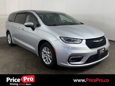 Used 2023 Chrysler Pacifica Touring-L FWD image 1