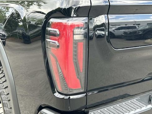 Used 2024 GMC Sierra 2500 AT4 w/ AT4 Premium Plus Package AWD/4WD image 12