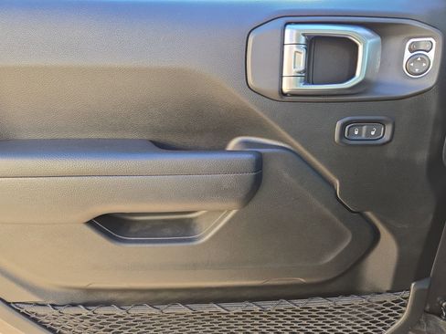 Used 2025 Jeep Gladiator Sport image 15