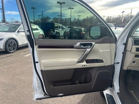 Used 2019 Lexus GX 460 image 18