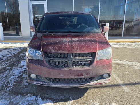 Used 2019 Dodge Grand Caravan SE image 2