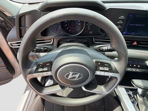 Used 2022 Hyundai Elantra SEL FWD image 34