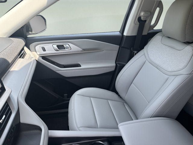 New 2026 Ford Explorer Active w/ Active Comfort Package AWD/4WD image 17