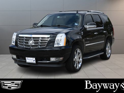 Used 2011 Cadillac Escalade Luxury image 1