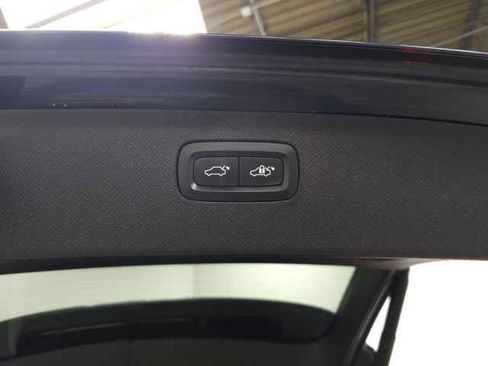 Used 2021 Volvo XC90 T6 Momentum w/ Climate Package image 10