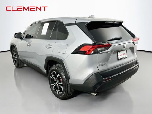 Used 2022 Toyota RAV4 LE FWD image 9