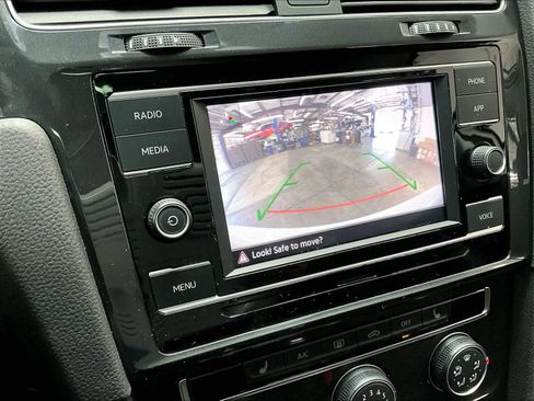 Used 2021 Volkswagen Golf 4-Door FWD image 22