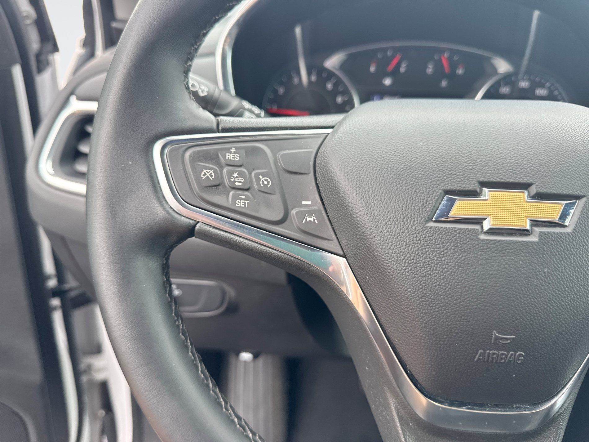 Used 2024 Chevrolet Equinox LT FWD image 24