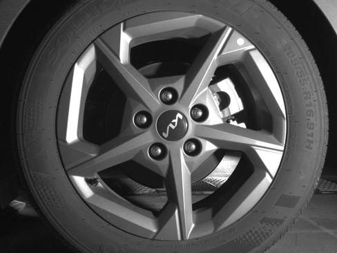 Used 2025 Kia K4 LXS image 14