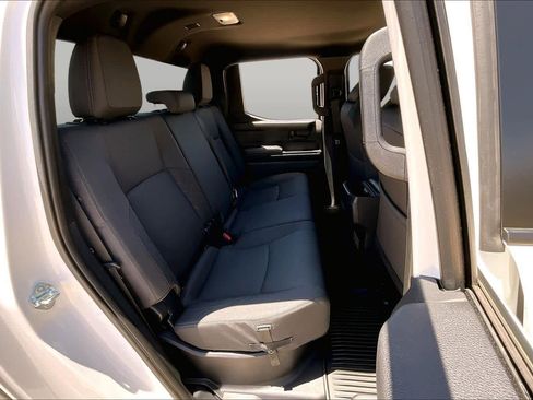 Used 2025 Toyota Tacoma SR5 AWD/4WD image 18