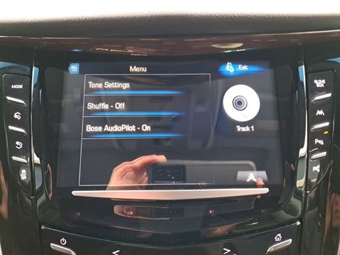 Used 2018 Cadillac Escalade Luxury image 22