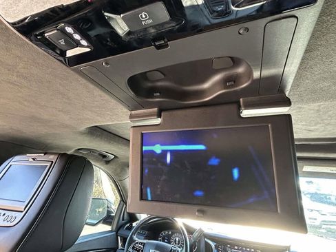 Used 2017 Cadillac Escalade ESV Platinum image 18