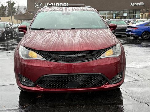 Used 2020 Chrysler Pacifica Touring-L w/ Advanced Safetytec Group image 2