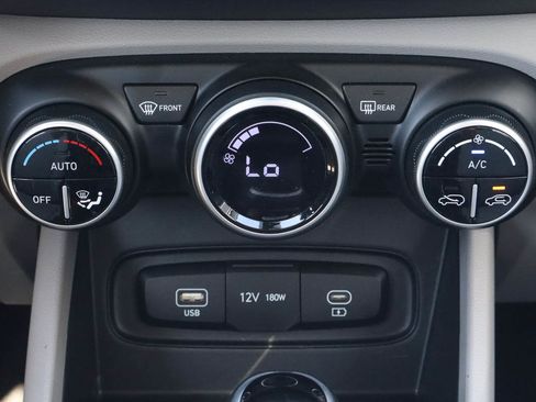 Used 2025 Hyundai Venue SEL FWD image 21