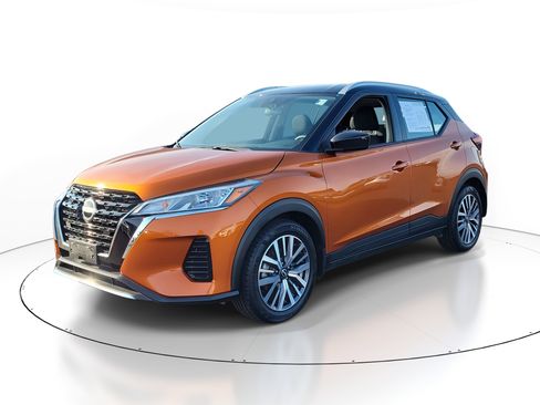 Certified 2023 Nissan Kicks SV image 2