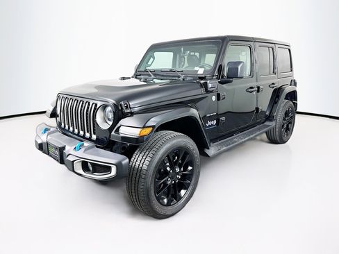 Used 2023 Jeep Wrangler Unlimited Sahara w/ Cold Weather Group AWD/4WD image 3
