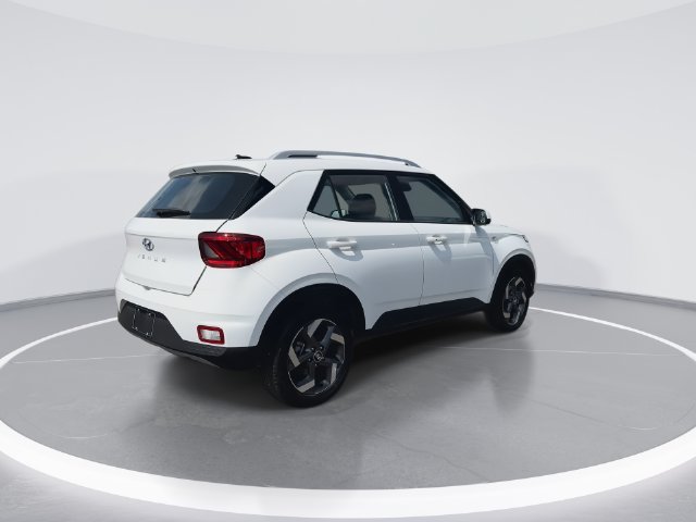 Used 2026 Hyundai Venue SEL FWD image 8