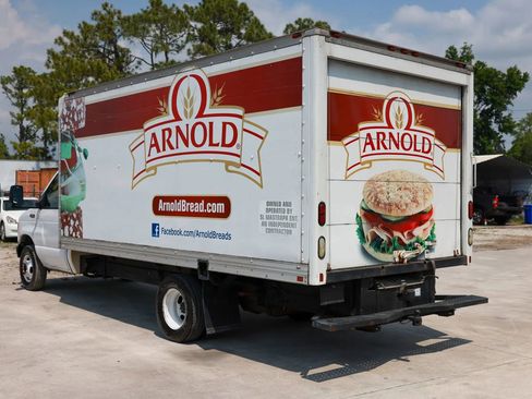 Used 2005 Ford E-350 and Econoline 350 Super Duty image 4