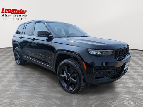 Used 2023 Jeep Grand Cherokee Altitude AWD/4WD image 7