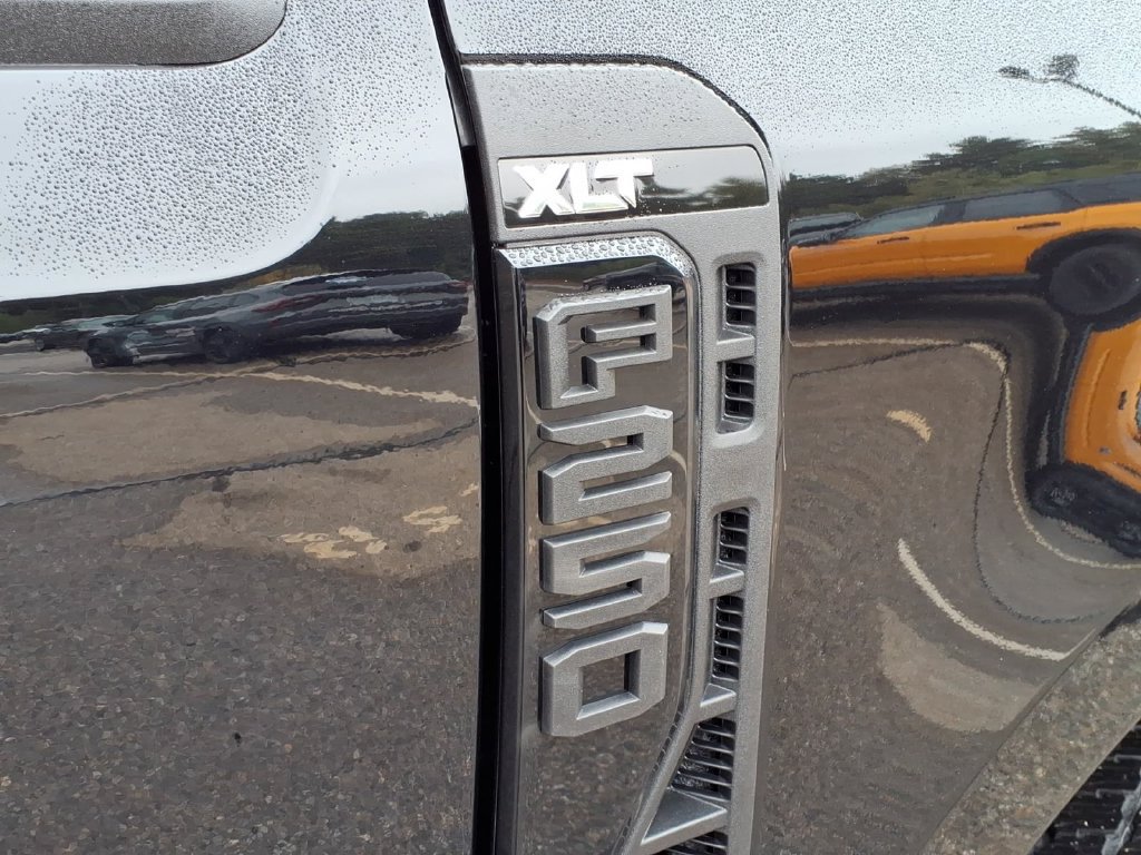 New 2027 Ford F250 XLT w/ XLT Premium Package AWD/4WD image 13