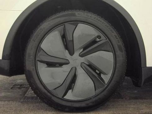 Used 2026 Tesla Model Y Long Range image 17